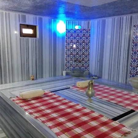 Aparthotel Village Family 4*
