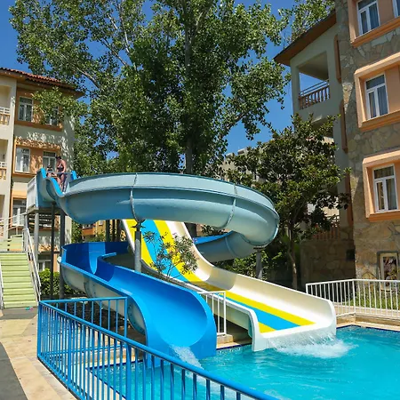 Apartahotel Village Family Side