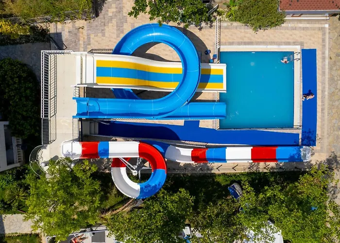 Village Family מלון