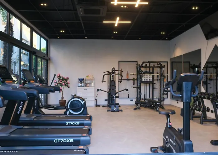 Village Family מלון